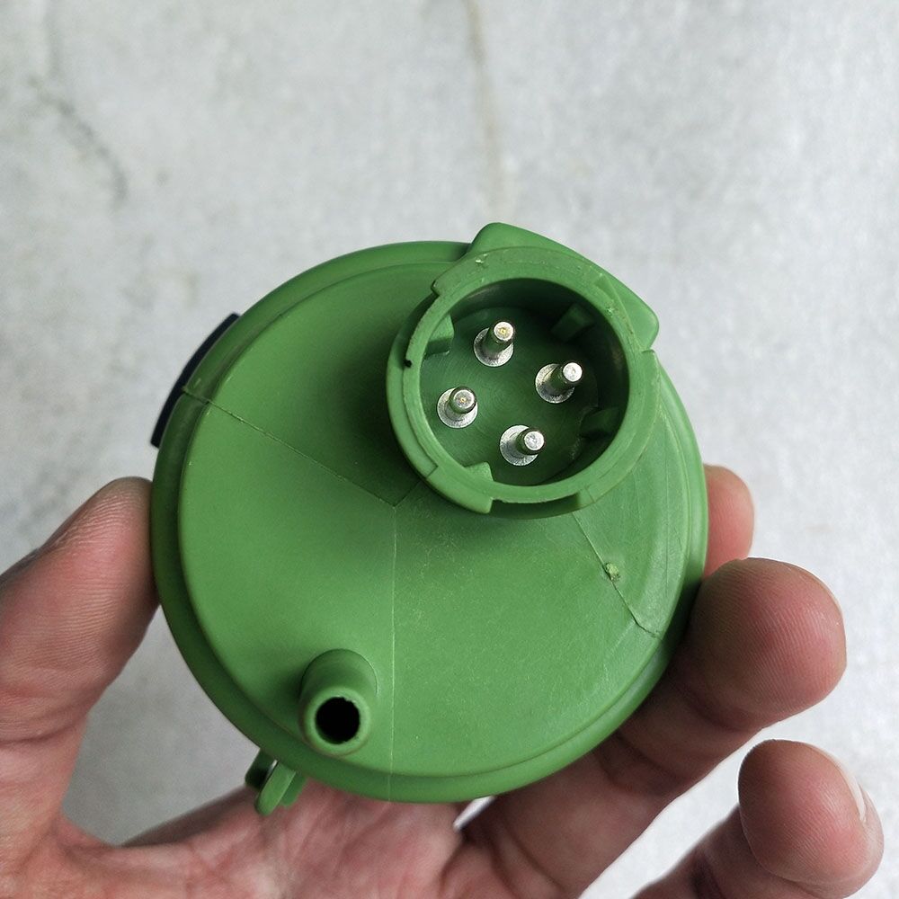 VOLVO 0 VACUUM-SWITCH 20560843 – Engine Supply Inc